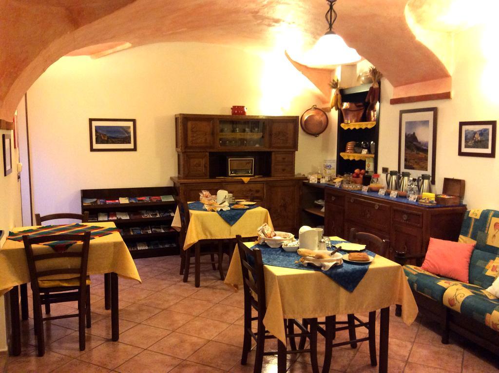L'Antico Borgo Rooms Rental Caprie Exterior photo