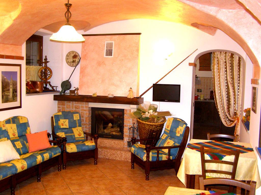 L'Antico Borgo Rooms Rental Caprie Exterior photo